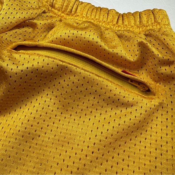 *Supreme Shorts Men's Size XLarge Yellow Basketball Paw Zip Packet Elastic Waist - Picture 5 of 16